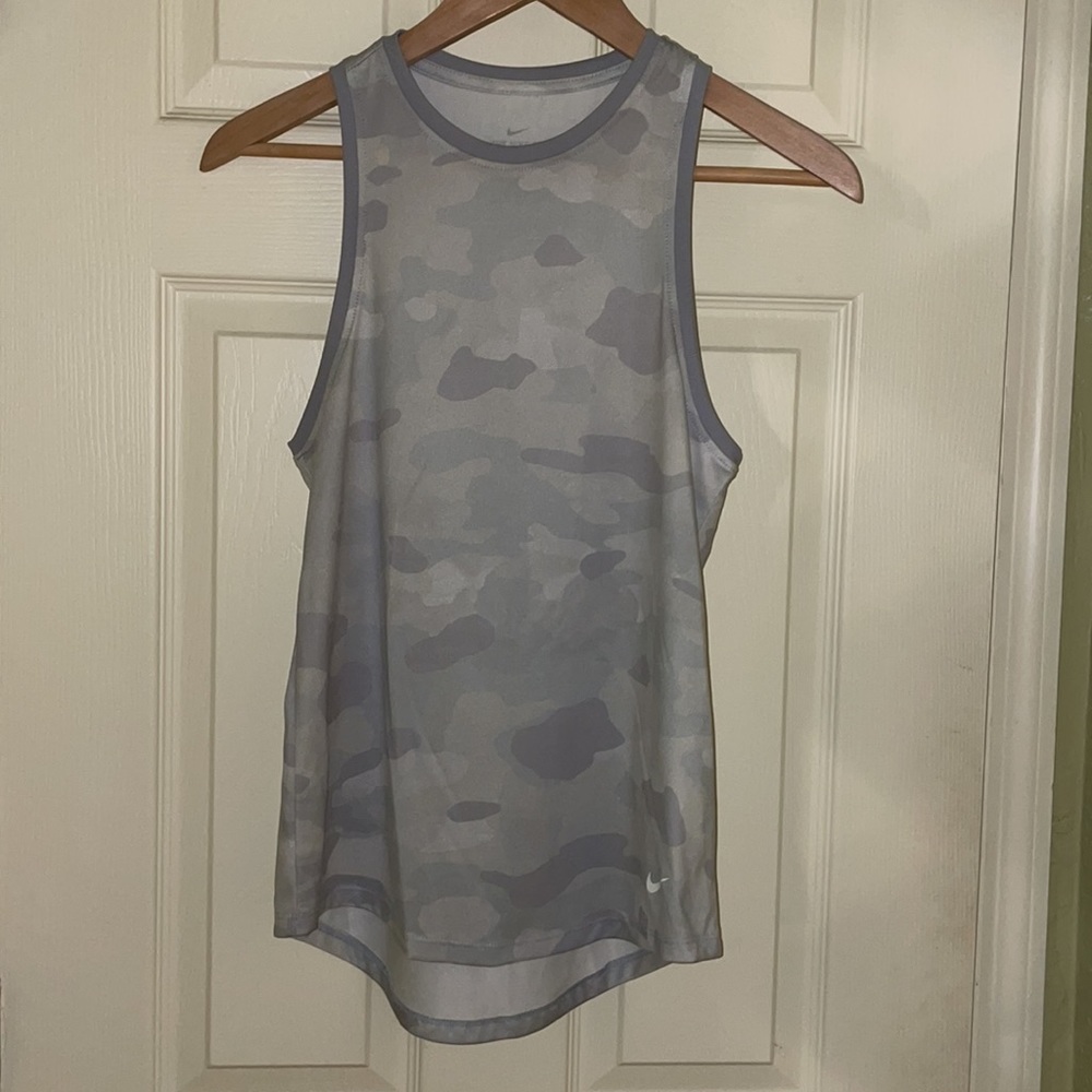 NWOT THE NIKE TEE DRI FIT SIZE XS light camo